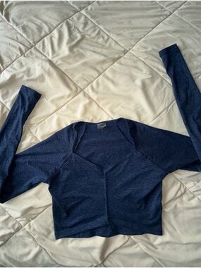 Blue Seamless Long Sleeve Crop Top – Gym / Activewear
ILUS LABEL